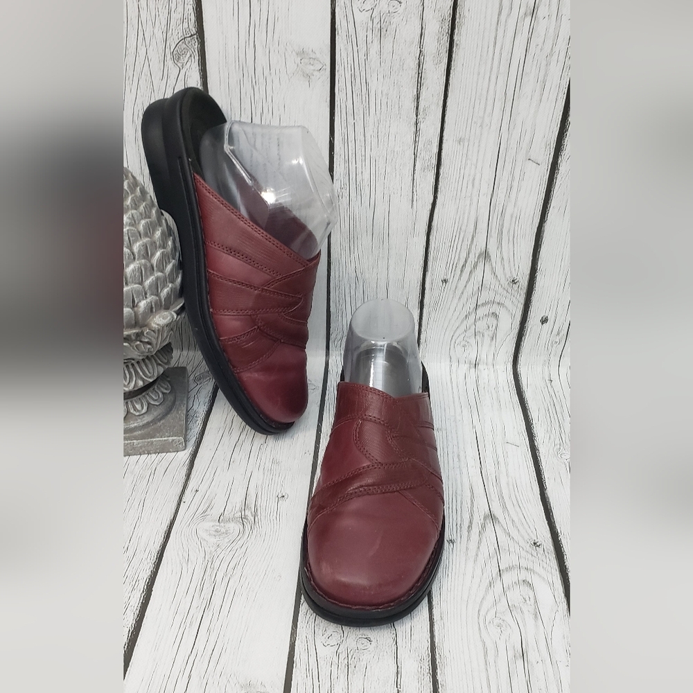 Clarks Leather Mules (size 9M)